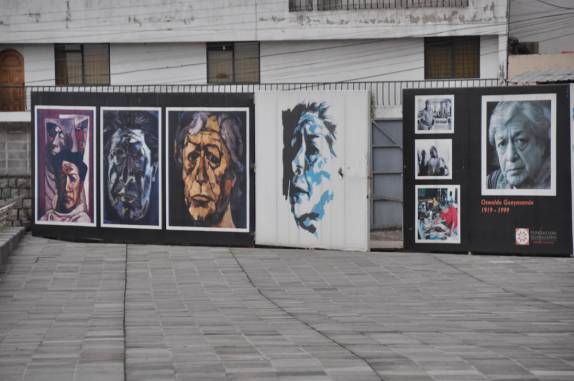 Retratos de Guayasamin na Capilla del Hombre, em Quito, no Equador